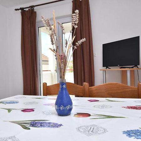 Apartments And Room Kiko Primosten Exterior photo