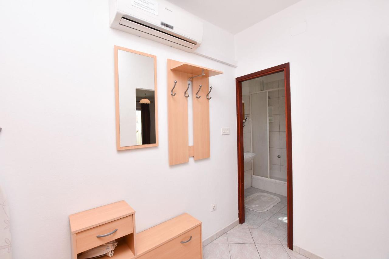 Apartments And Room Kiko Primosten Exterior photo
