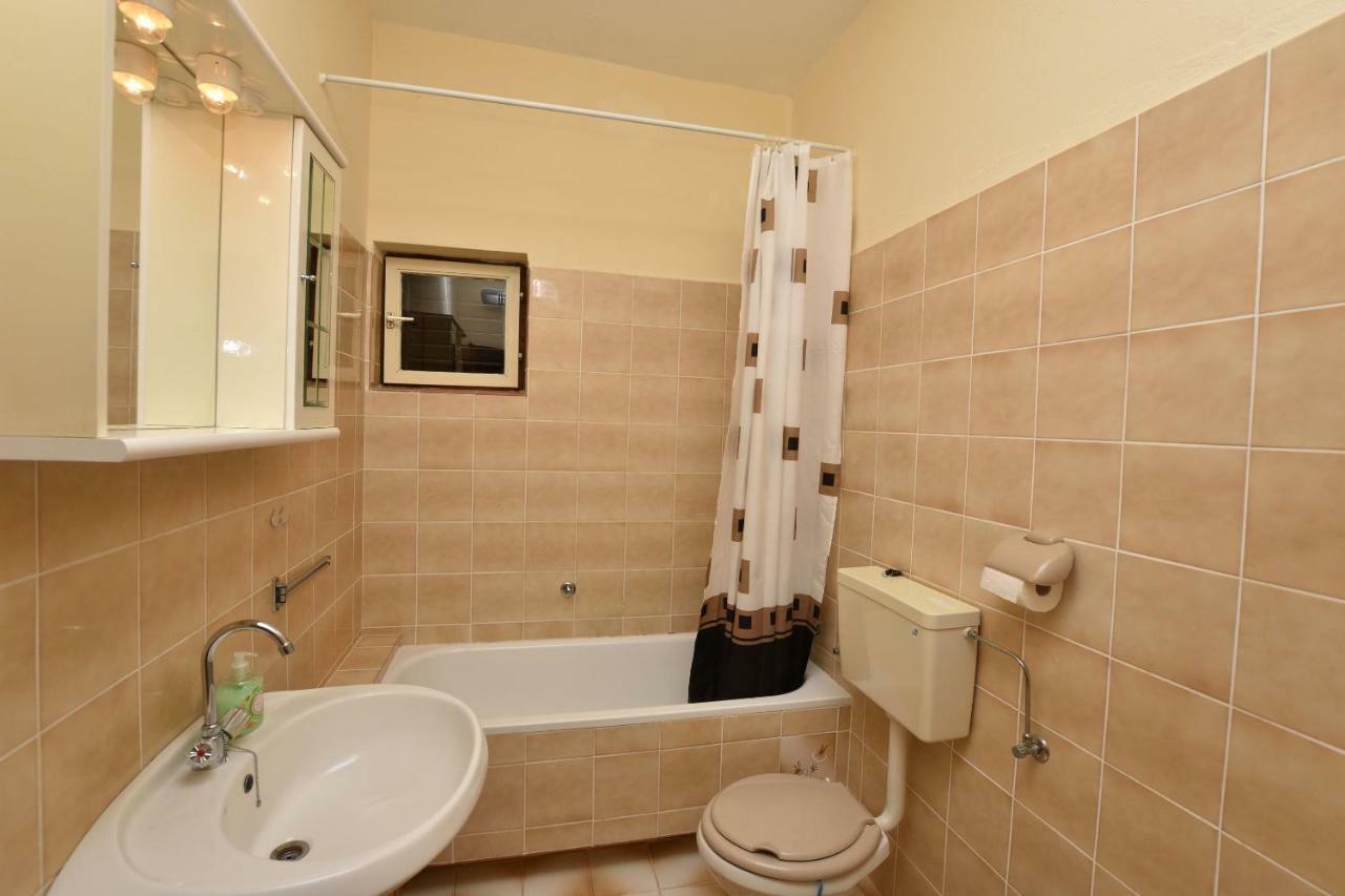 Apartments And Room Kiko Primosten Exterior photo