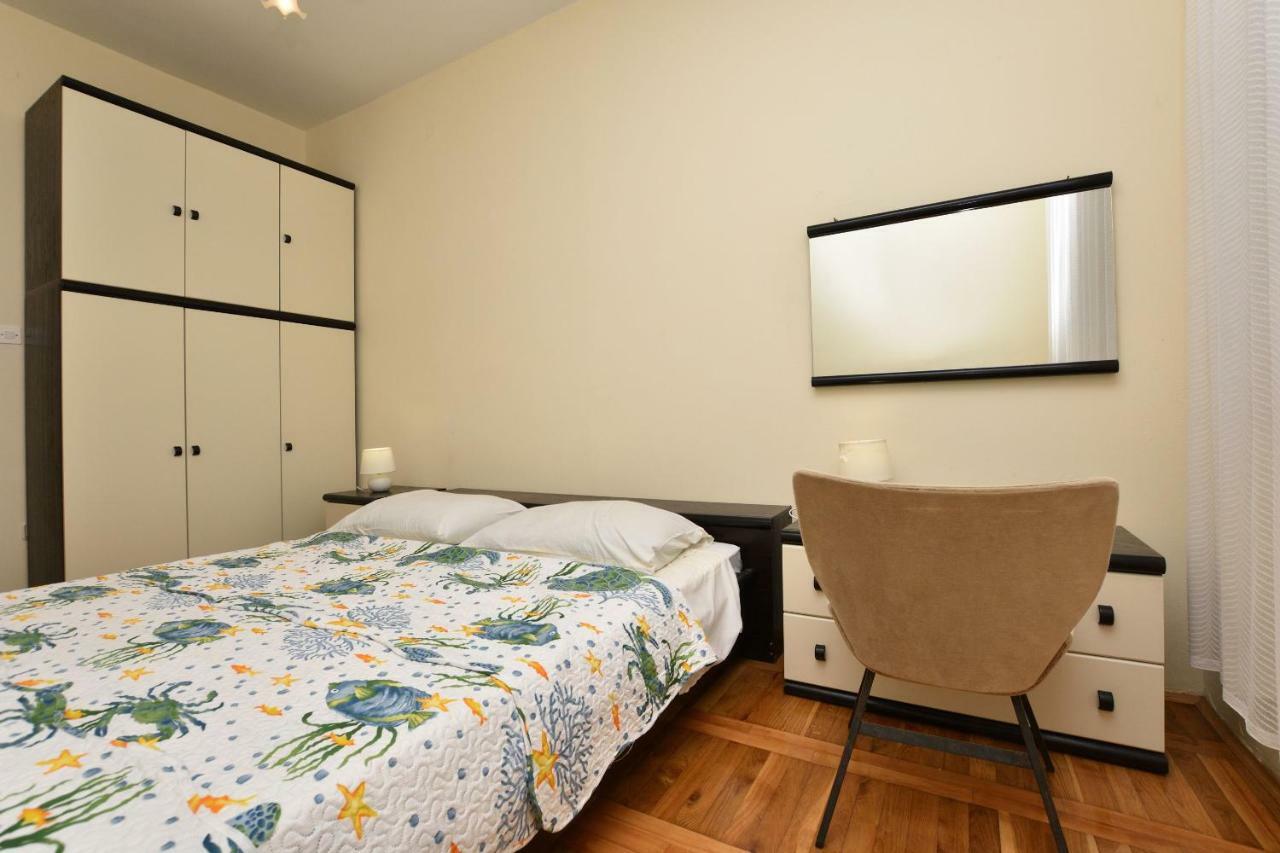 Apartments And Room Kiko Primosten Exterior photo