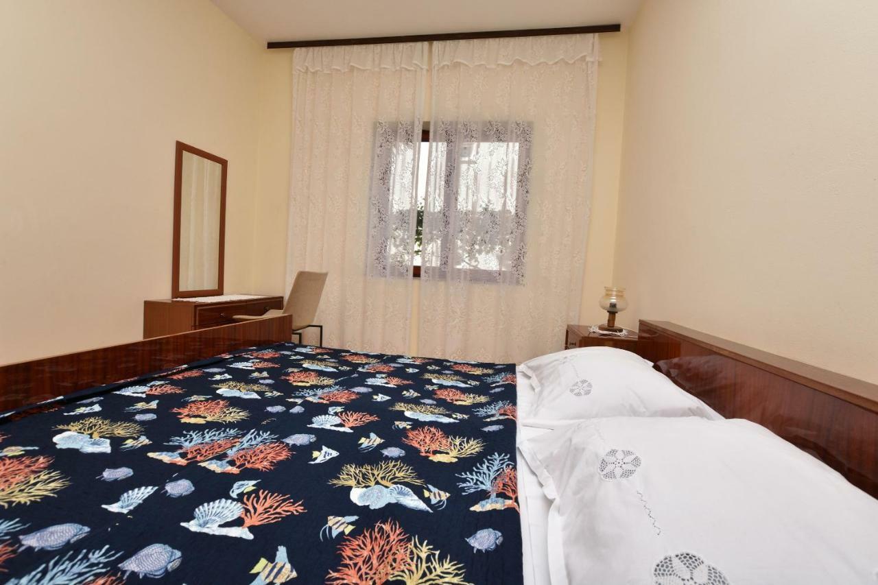 Apartments And Room Kiko Primosten Exterior photo