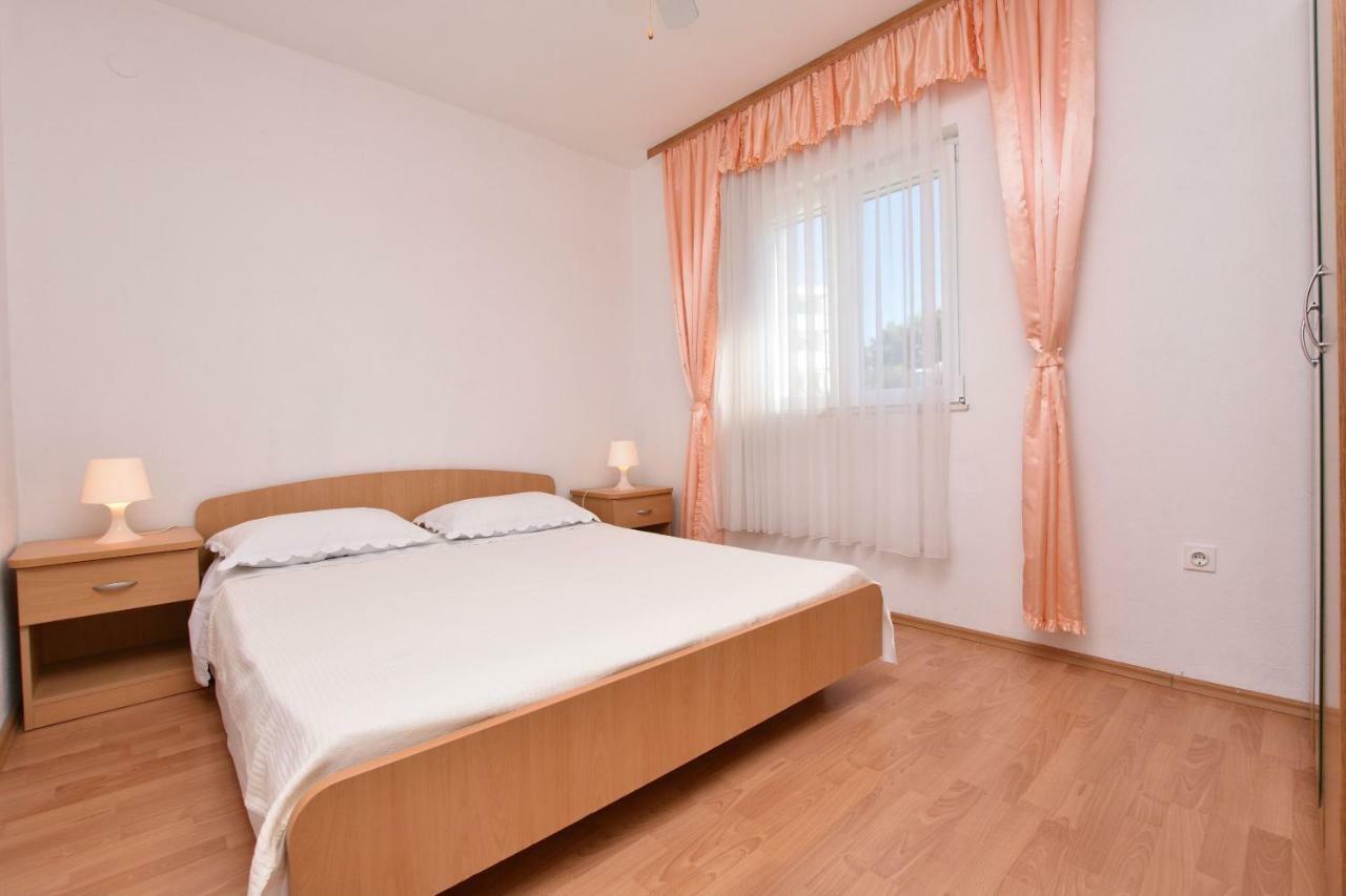 Apartments And Room Kiko Primosten Exterior photo