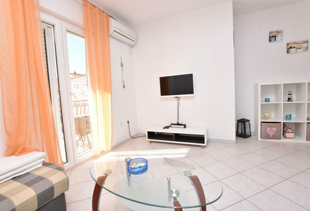 Apartments And Room Kiko Primosten Exterior photo