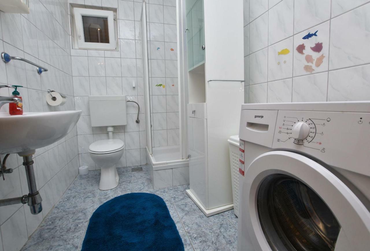 Apartments And Room Kiko Primosten Exterior photo