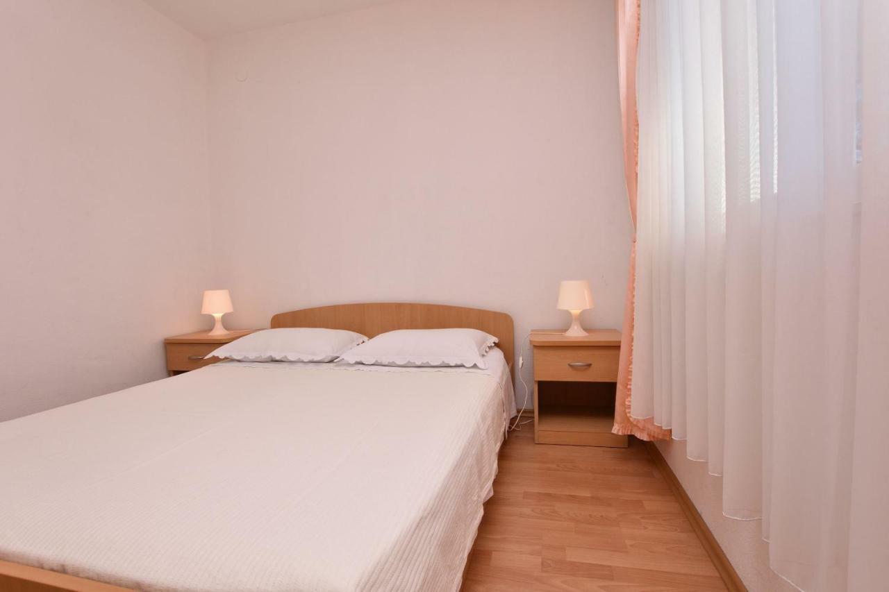 Apartments And Room Kiko Primosten Exterior photo
